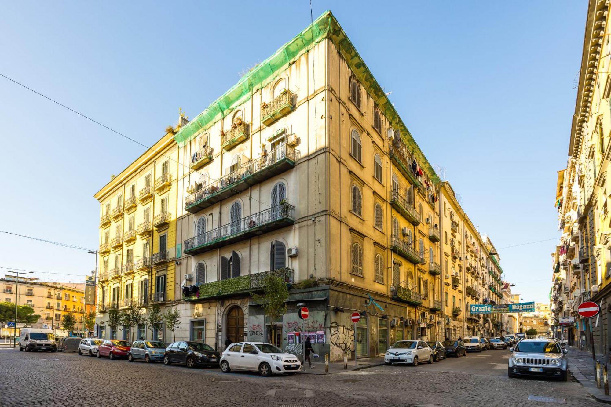 Via Milano Central Station Apartment Napoli Eksteriør billede